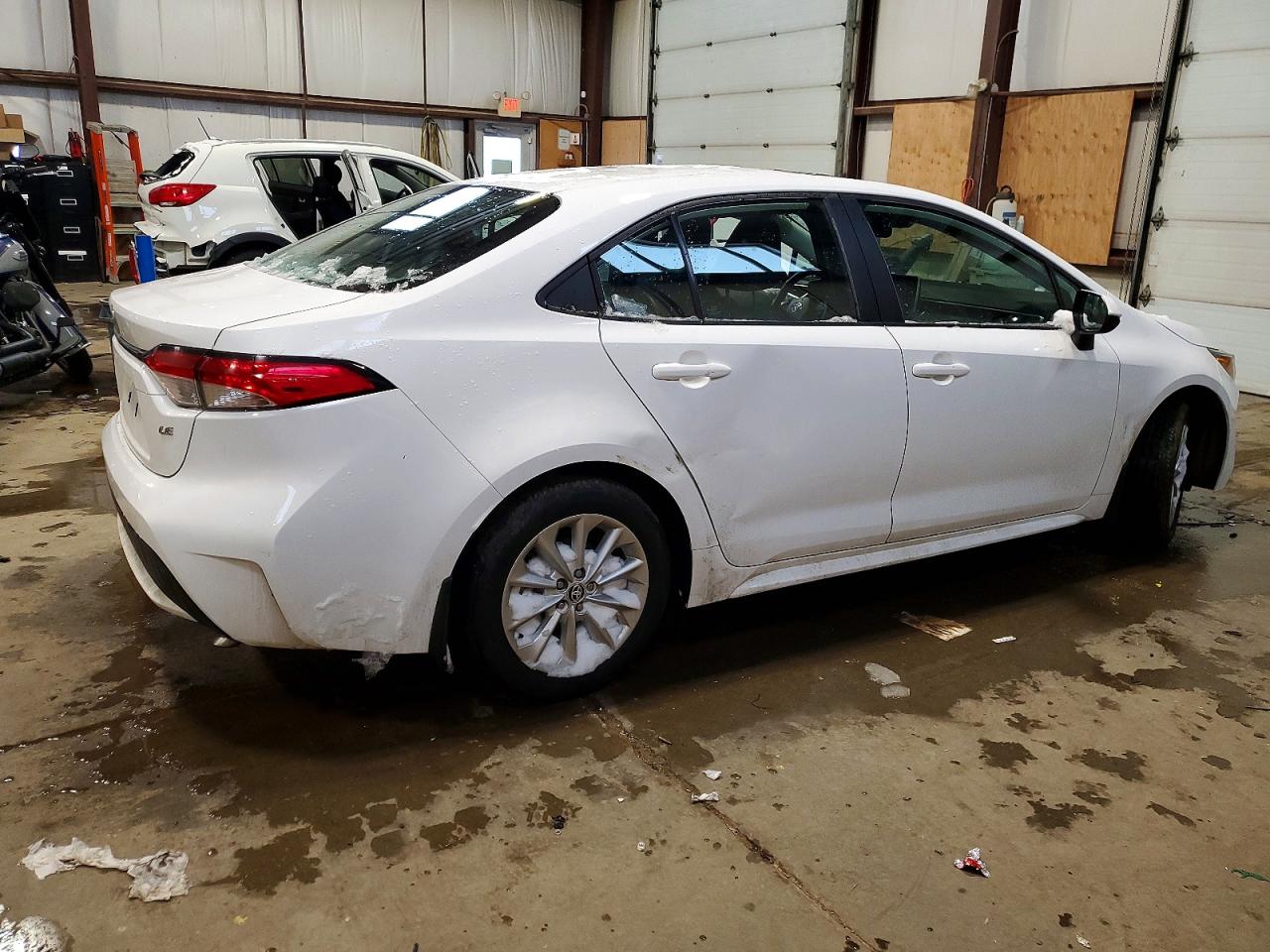 2020 TOYOTA COROLLA LE photo 3