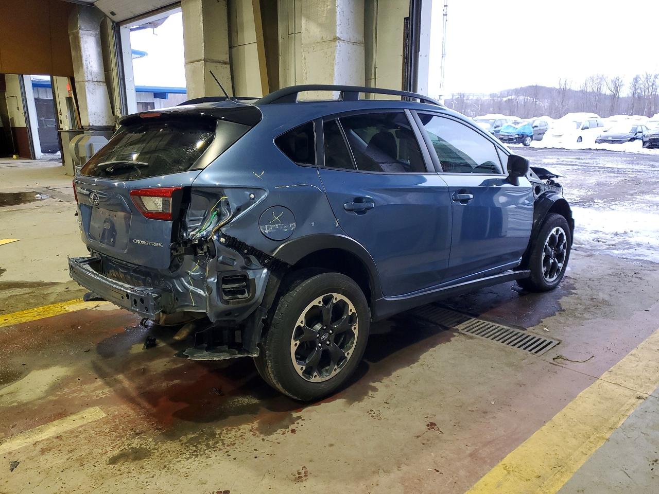 2023 SUBARU CROSSTREK photo 3