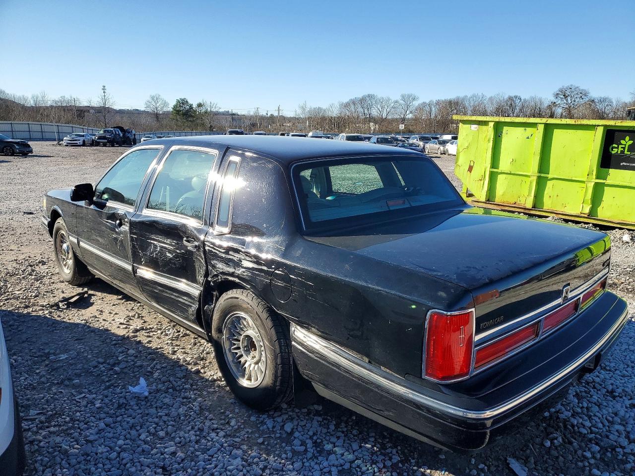 1997 LINCOLN TOWN CAR EXECUTIVE photo 2