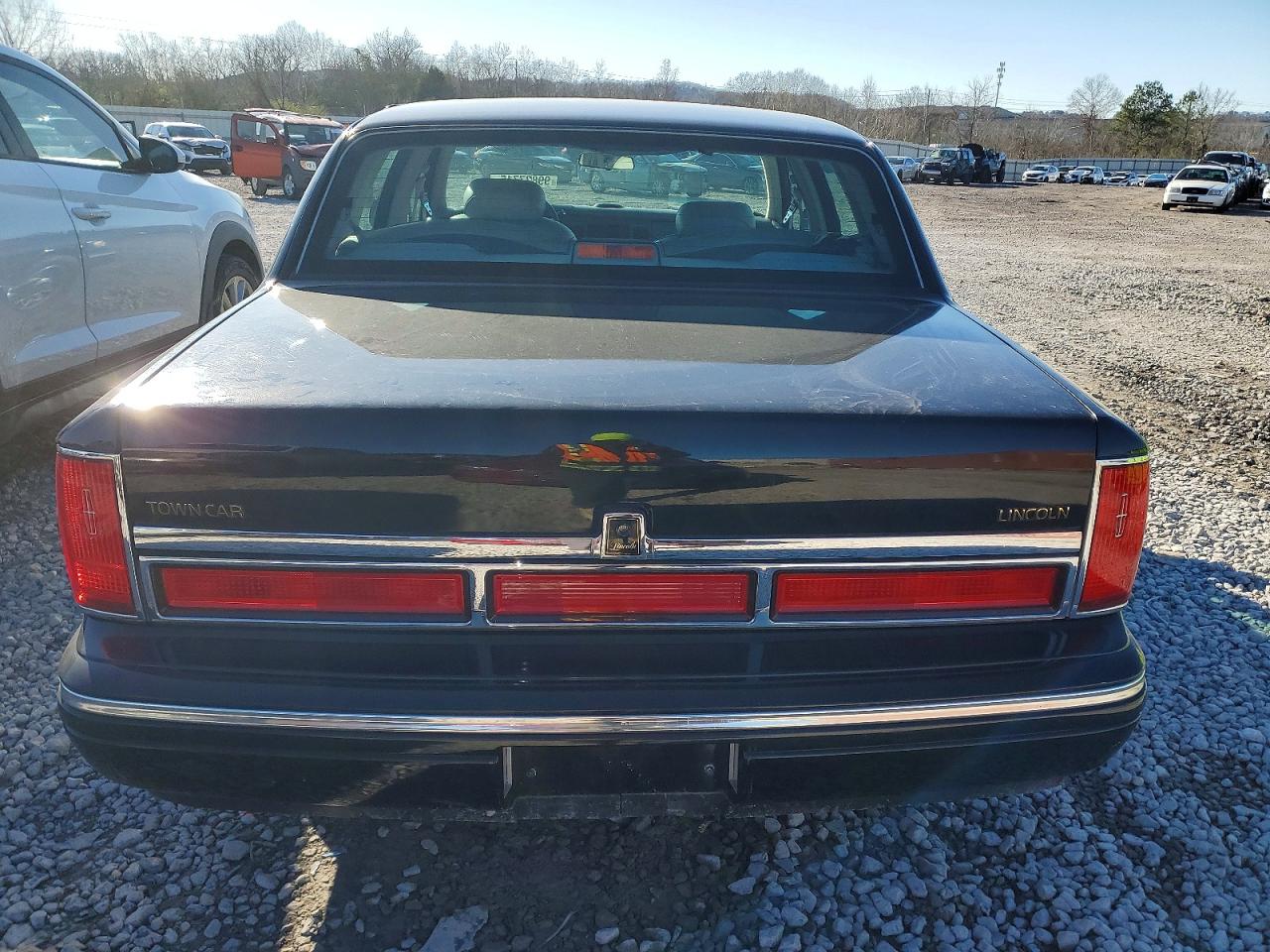 1997 LINCOLN TOWN CAR EXECUTIVE photo 6