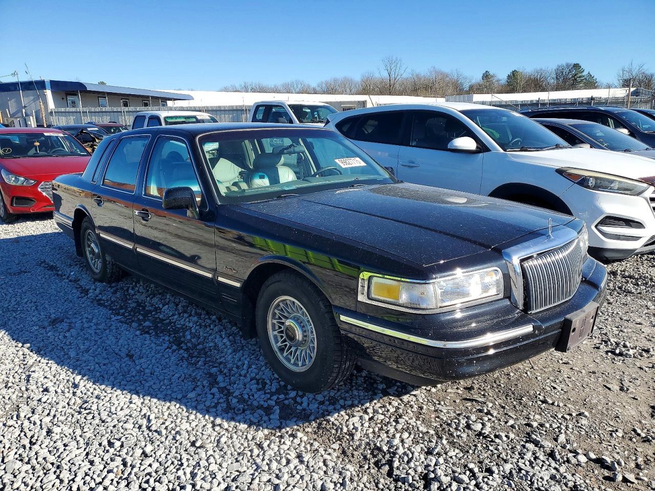 1997 LINCOLN TOWN CAR EXECUTIVE photo 4