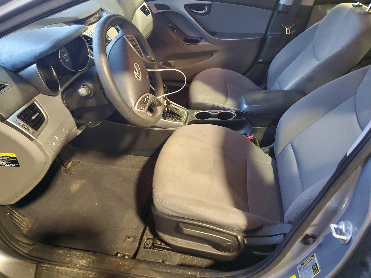 2016 HYUNDAI ELANTRA SE photo 13