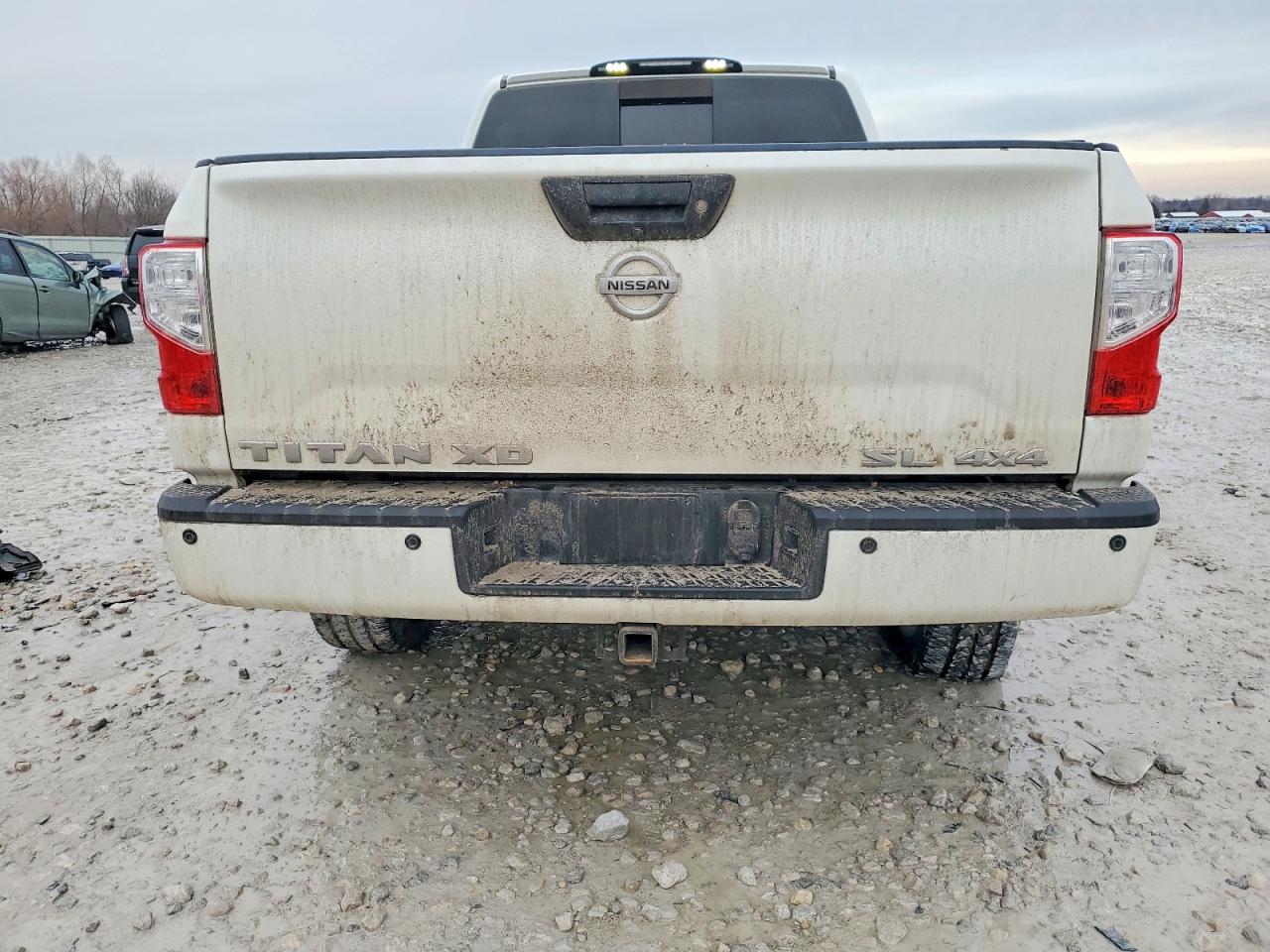 2018 NISSAN TITAN XD SL photo 13
