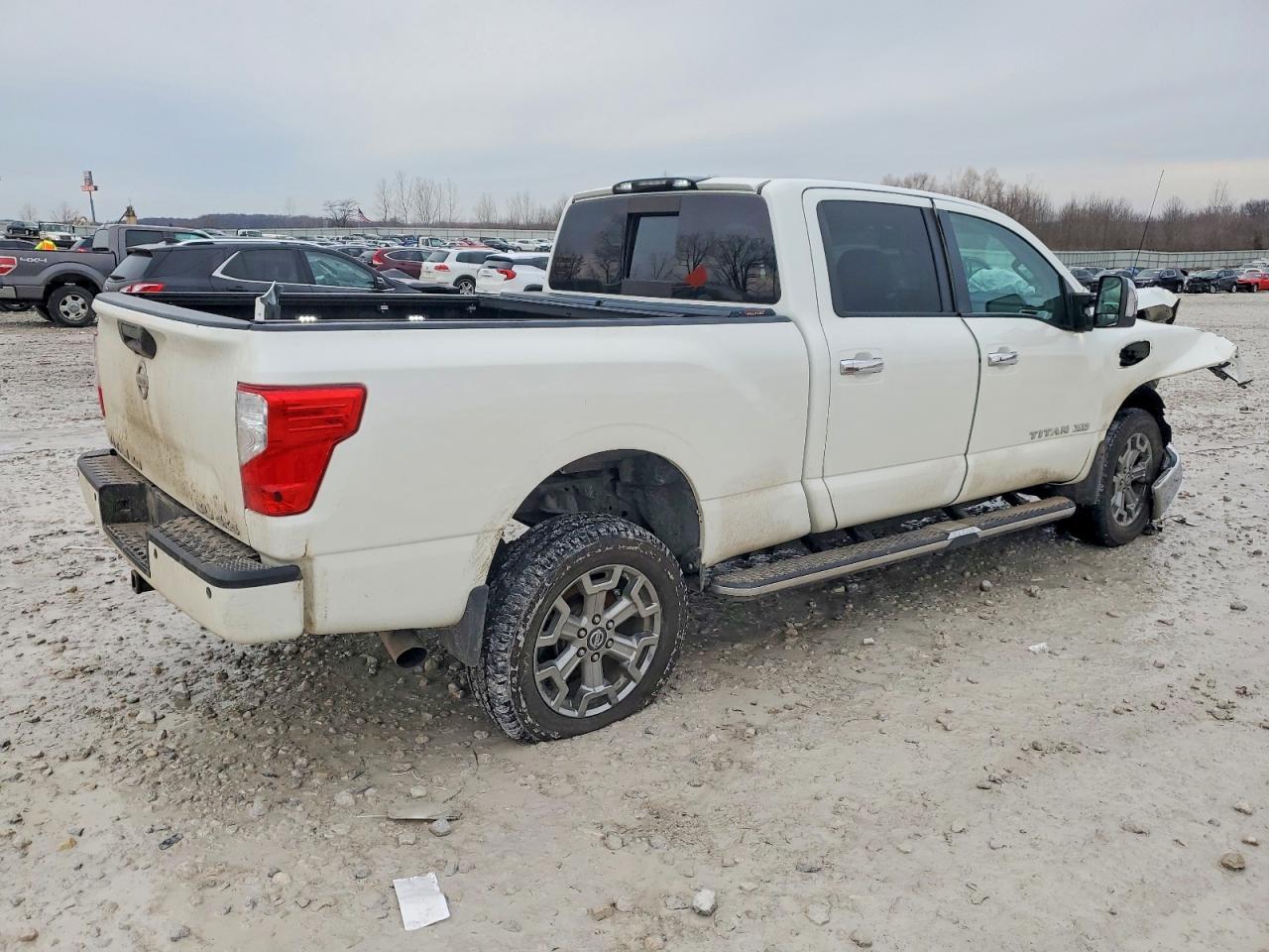 2018 NISSAN TITAN XD SL photo 4