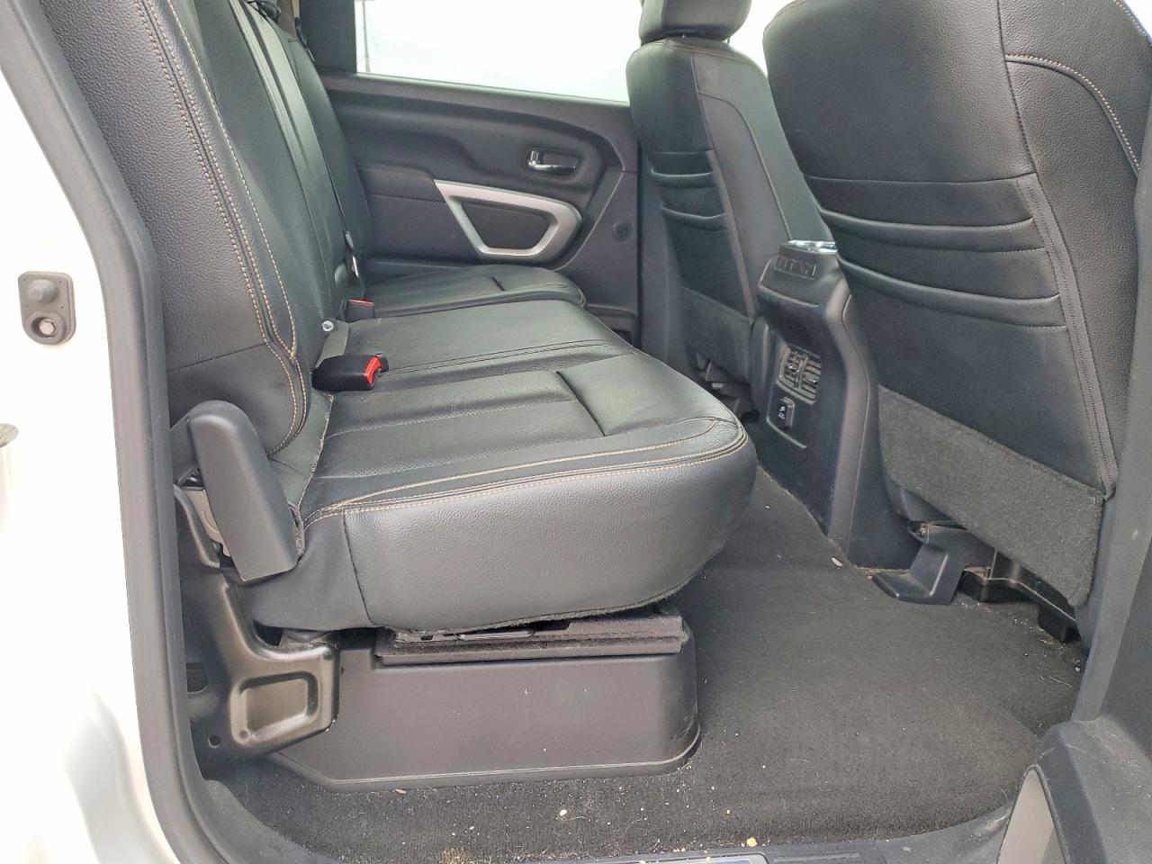 2018 NISSAN TITAN XD SL photo 25