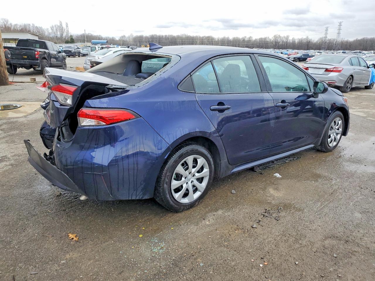 2021 TOYOTA COROLLA LE photo 3
