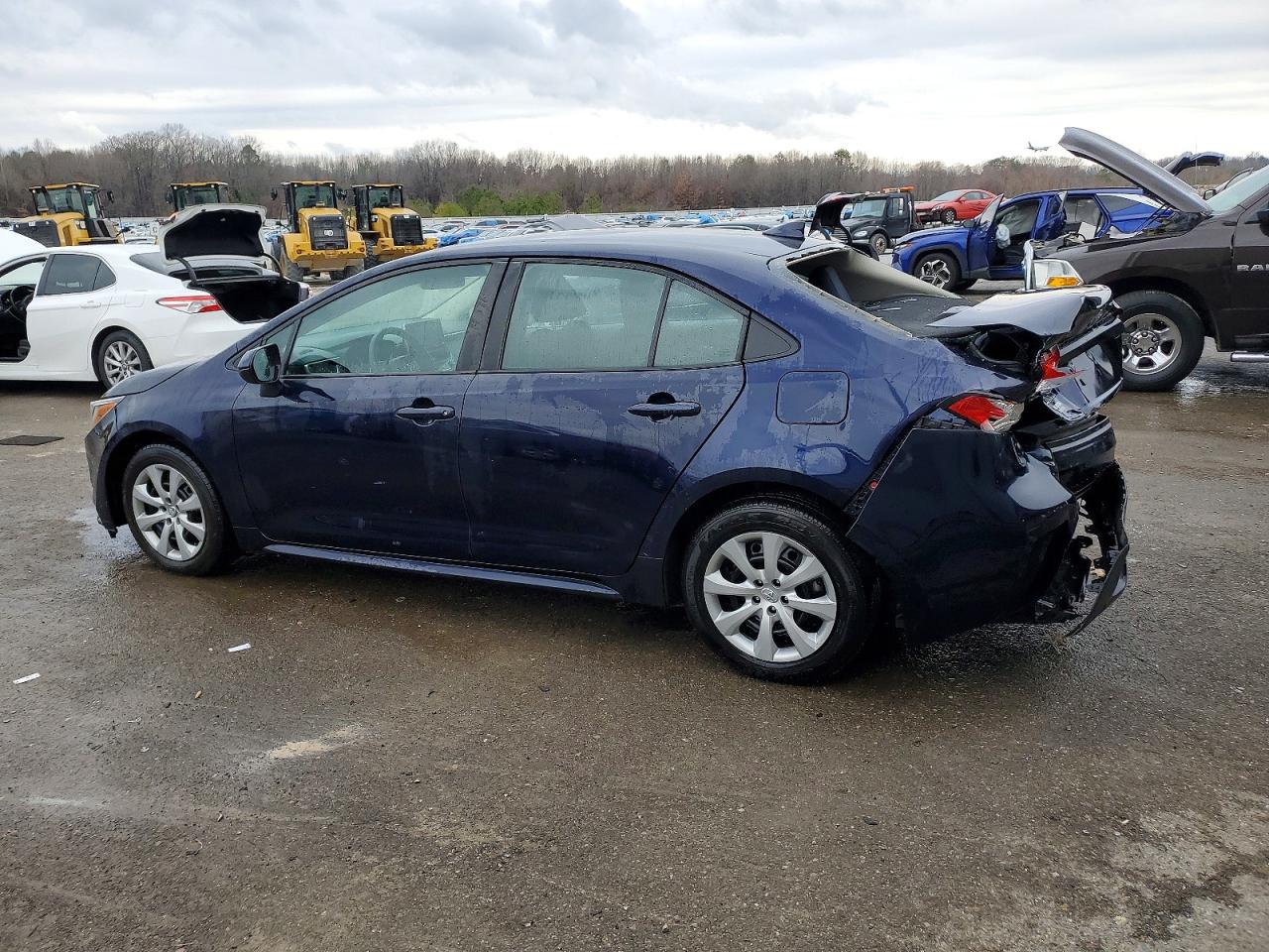 2021 TOYOTA COROLLA LE photo 2