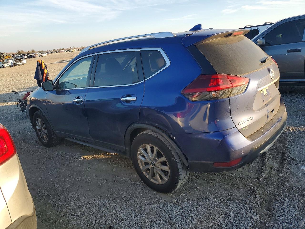 2020 NISSAN ROGUE S photo 2