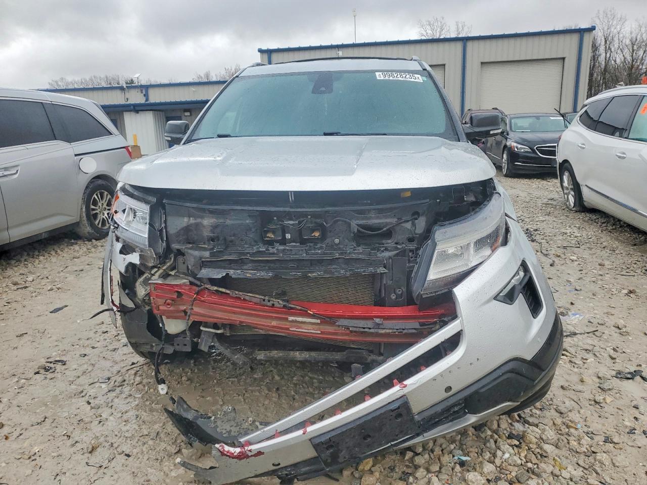 2019 FORD EXPLORER XLT photo 5
