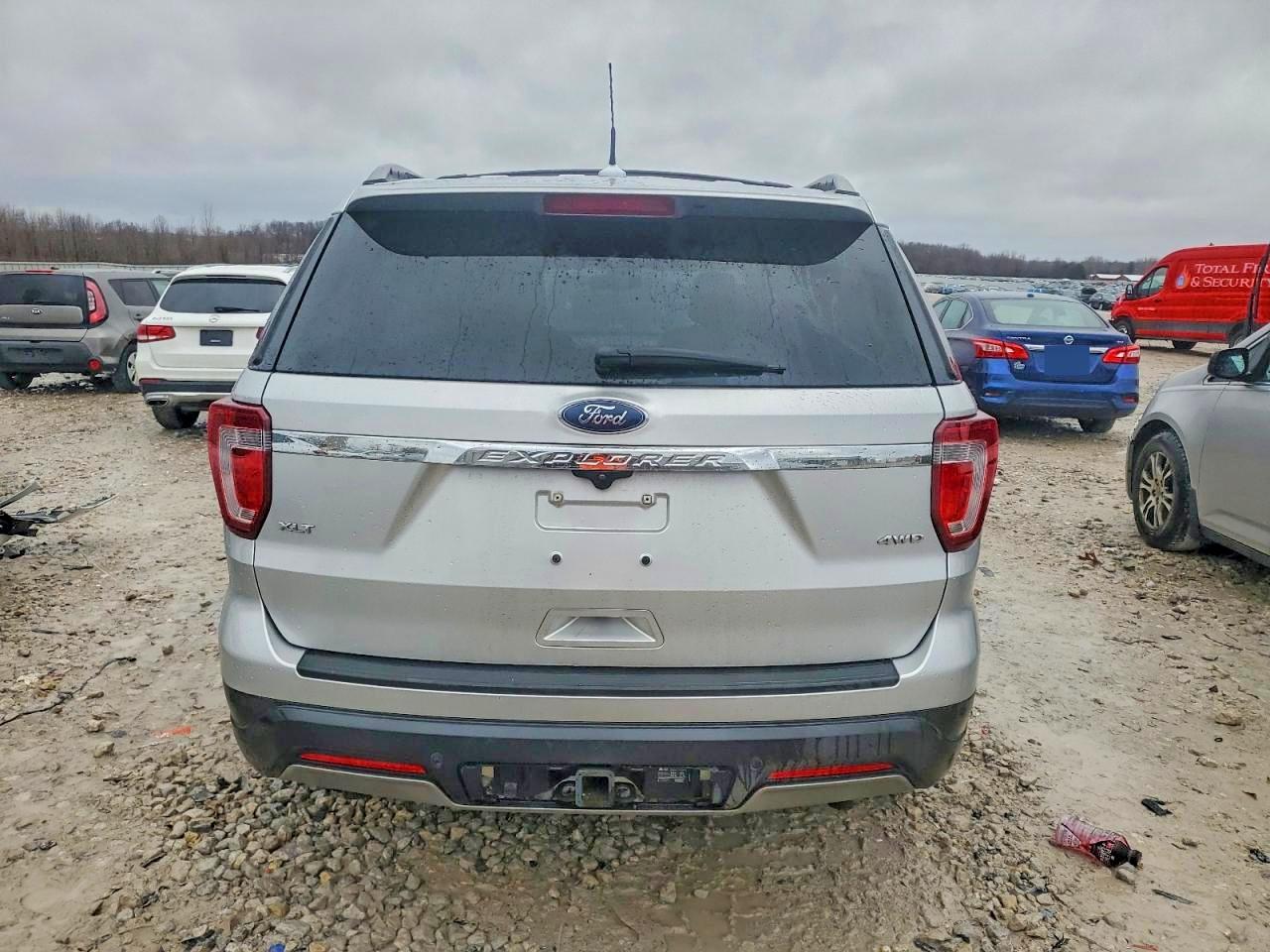 2019 FORD EXPLORER XLT photo 6
