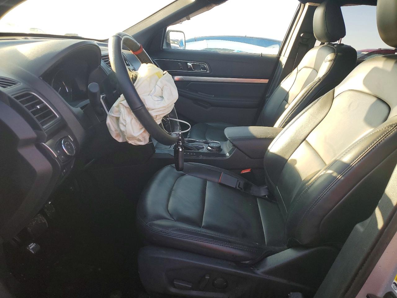 2019 FORD EXPLORER XLT photo 7