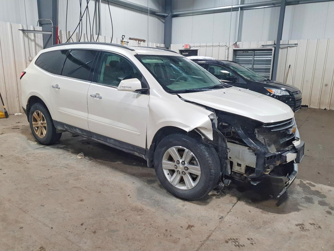 2014 CHEVROLET TRAVERSE LT photo 4