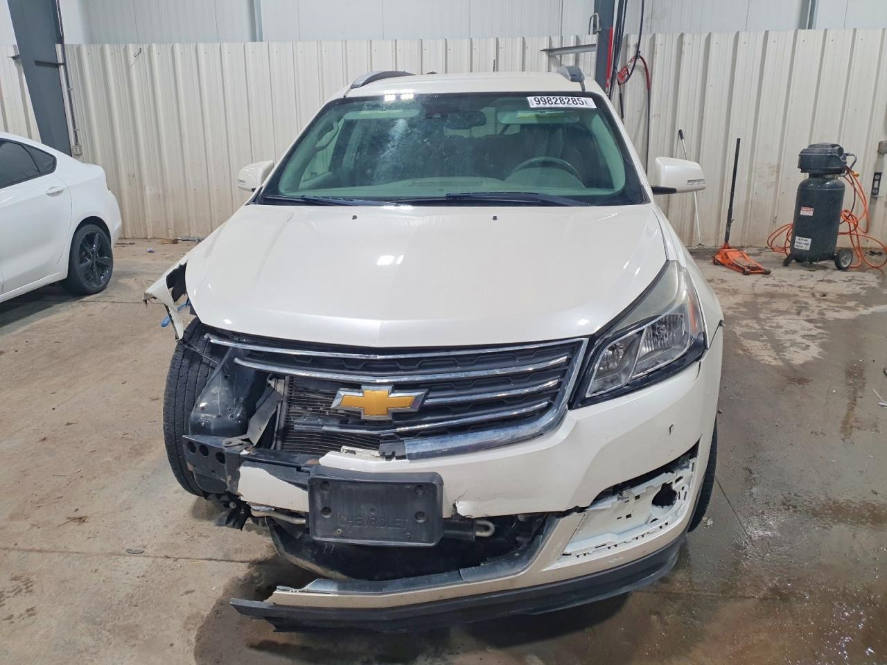 2014 CHEVROLET TRAVERSE LT photo 5