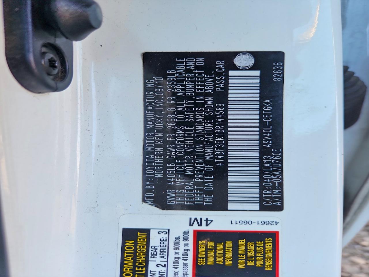 2011 TOYOTA CAMRY photo 13