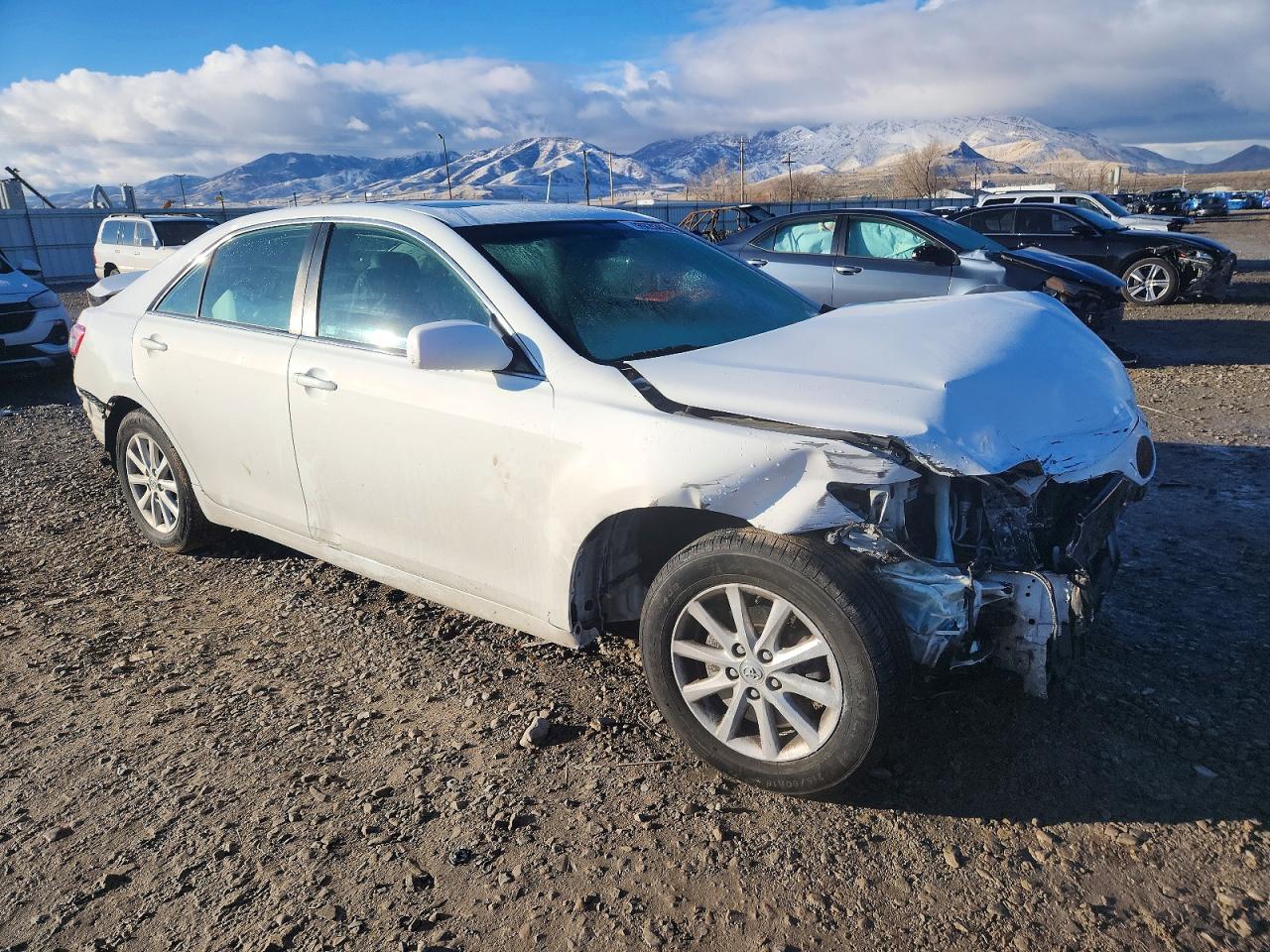 2011 TOYOTA CAMRY photo 4