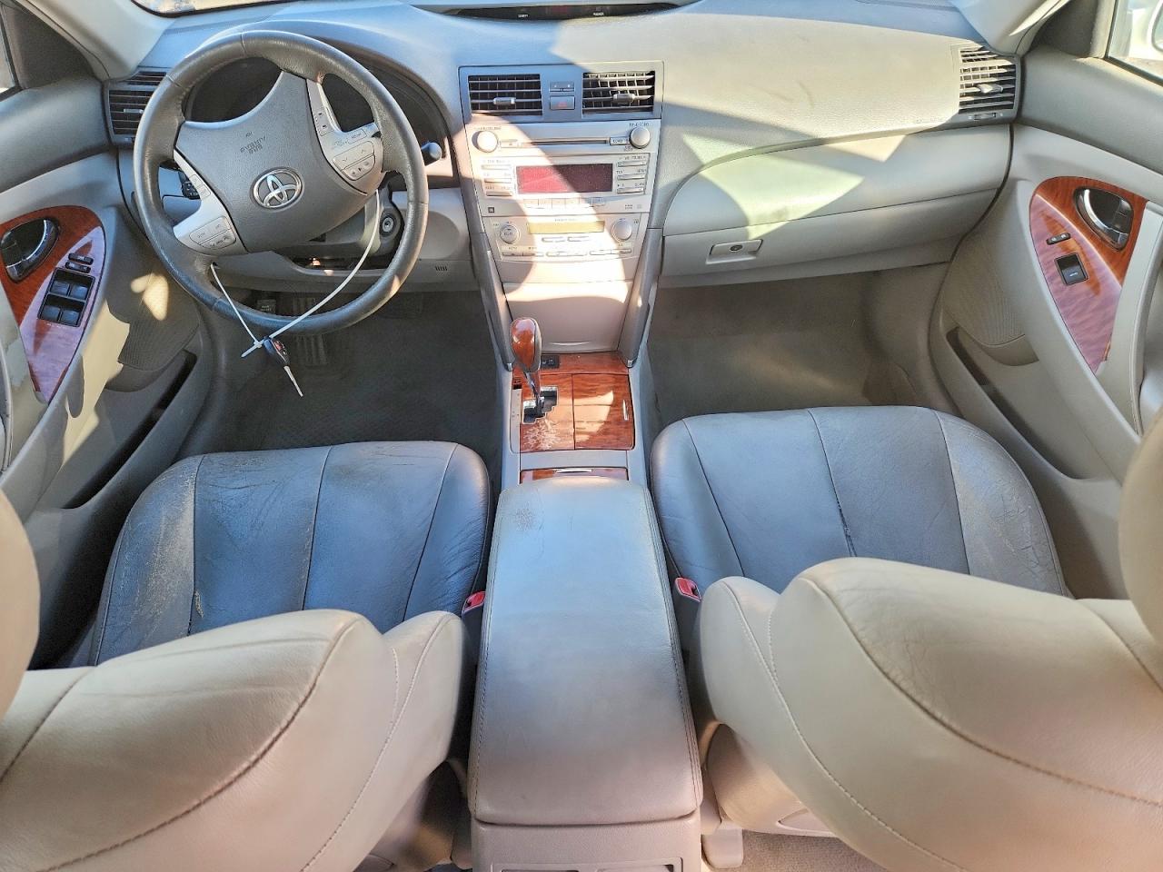 2011 TOYOTA CAMRY photo 8