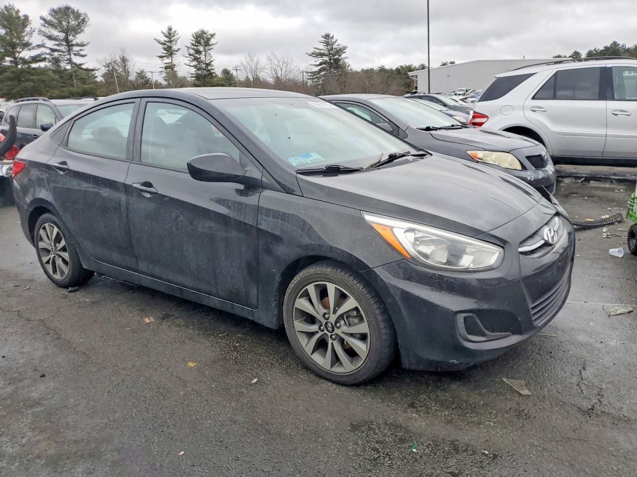 2017 HYUNDAI ACCENT SE photo 4