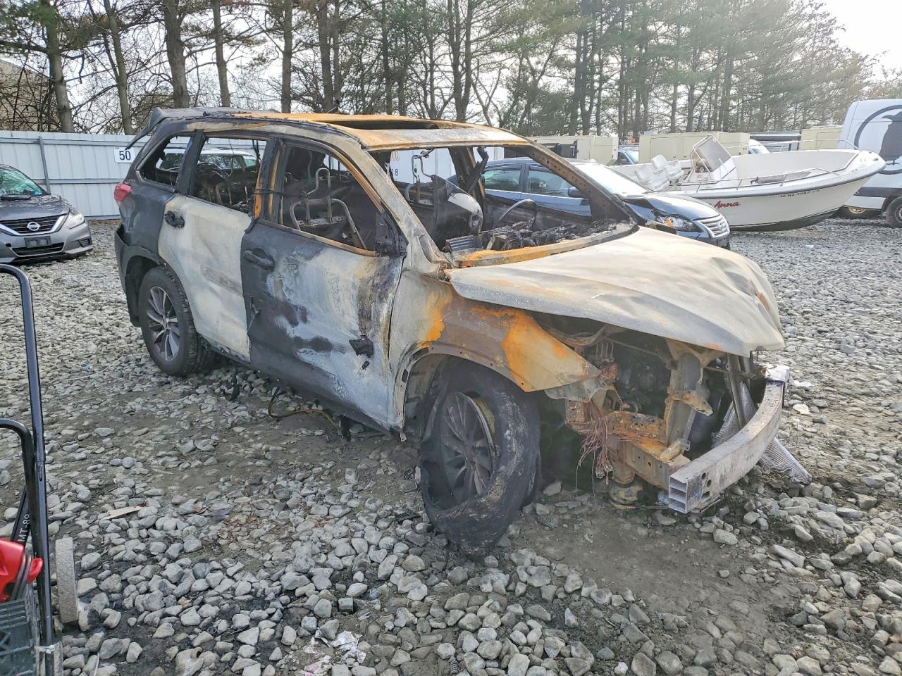 2019 TOYOTA HIGHLANDER SE photo 4