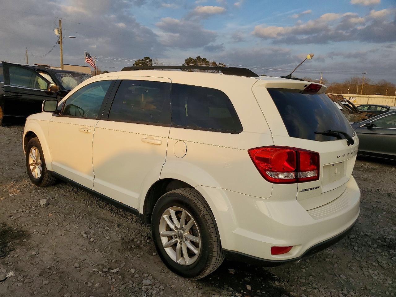2015 DODGE JOURNEY SXT photo 2
