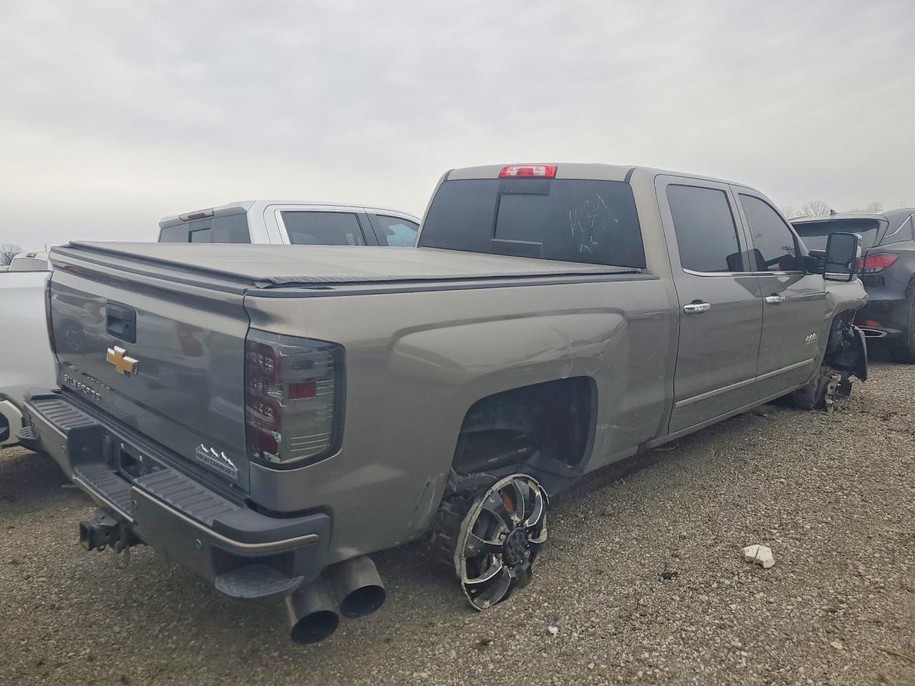 2017 CHEVROLET SILVERADO K2500 HIGH COUNTRY photo 3