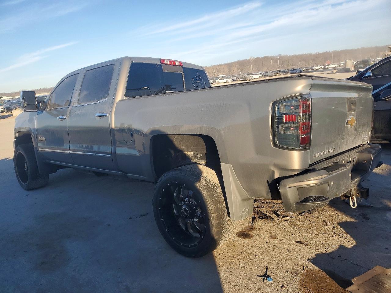 2017 CHEVROLET SILVERADO K2500 HIGH COUNTRY photo 2