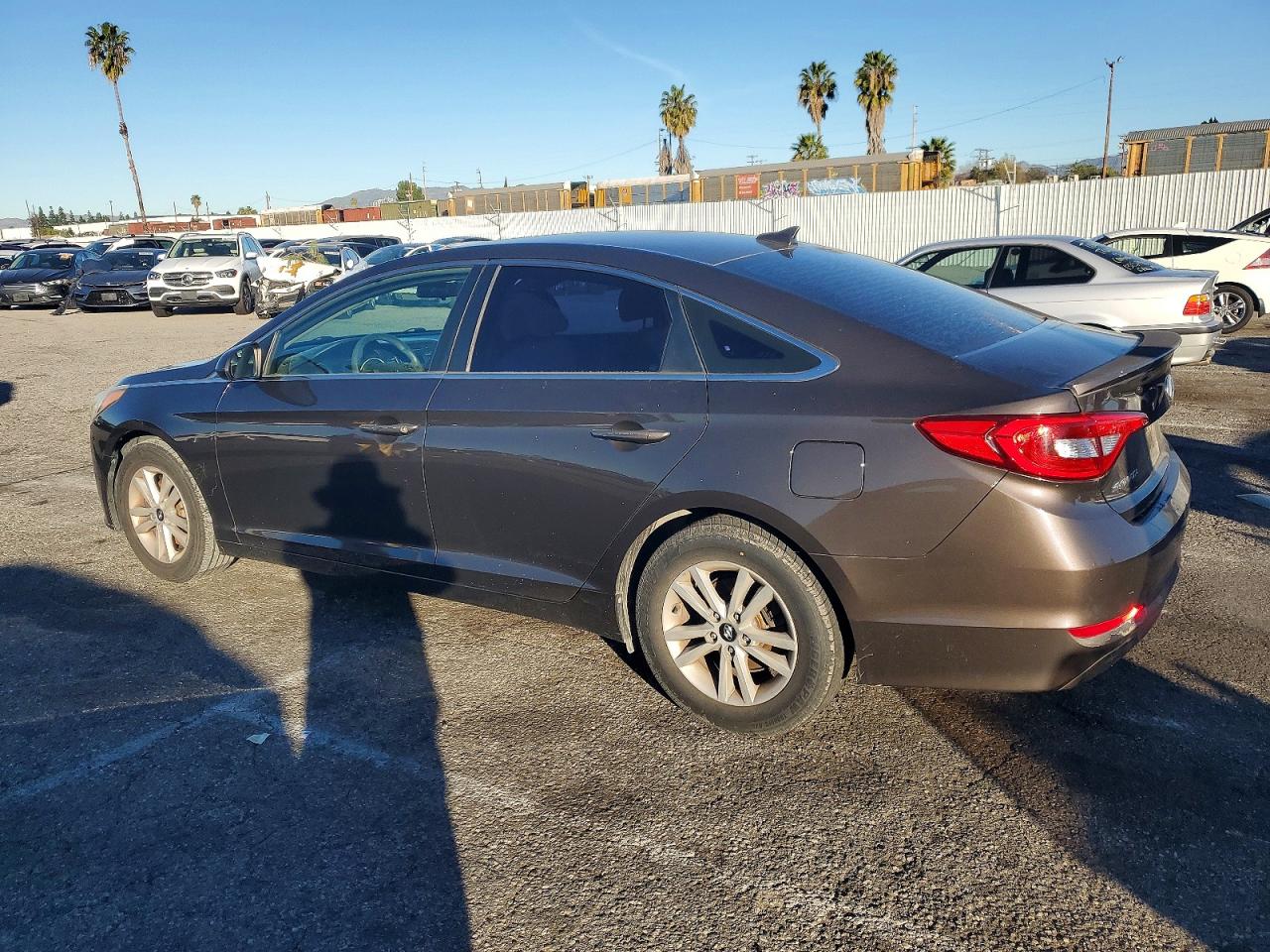 2015 HYUNDAI SONATA SE photo 2