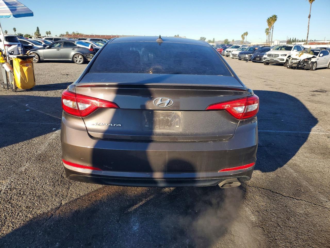 2015 HYUNDAI SONATA SE photo 6