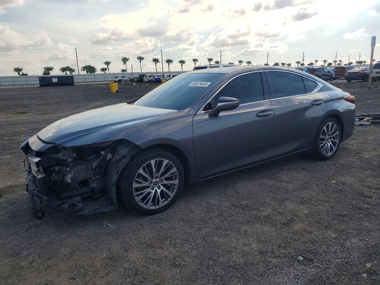 2019 LEXUS ES