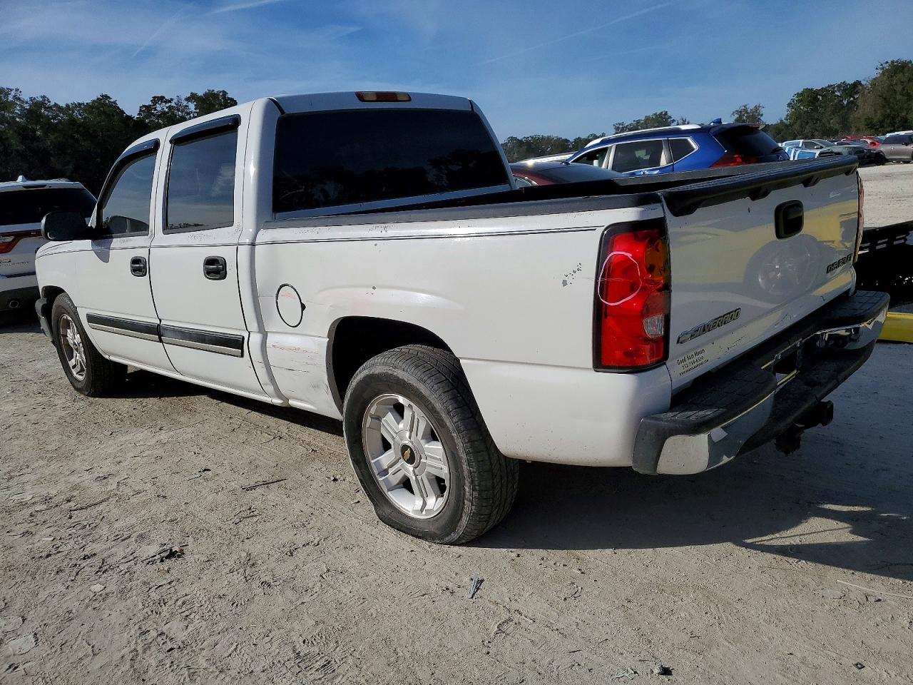 2005 CHEVROLET SILVERADO C1500 photo 2
