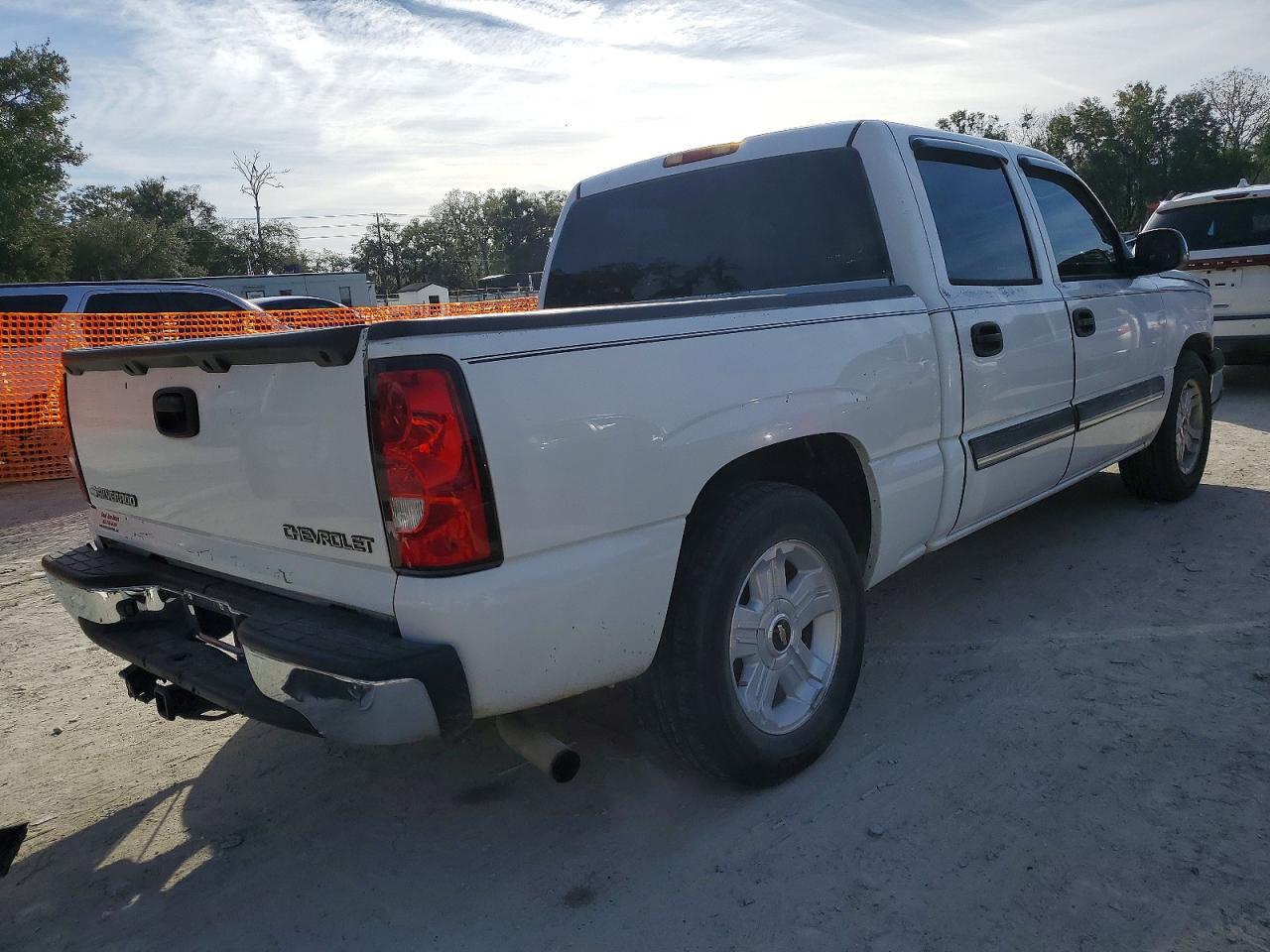 2005 CHEVROLET SILVERADO C1500 photo 3