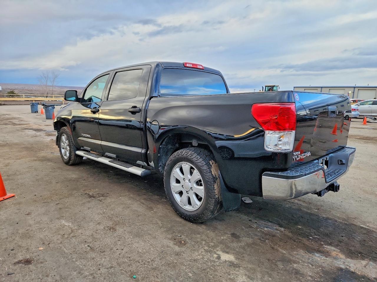 2012 TOYOTA TUNDRA CREWMAX SR5 photo 2