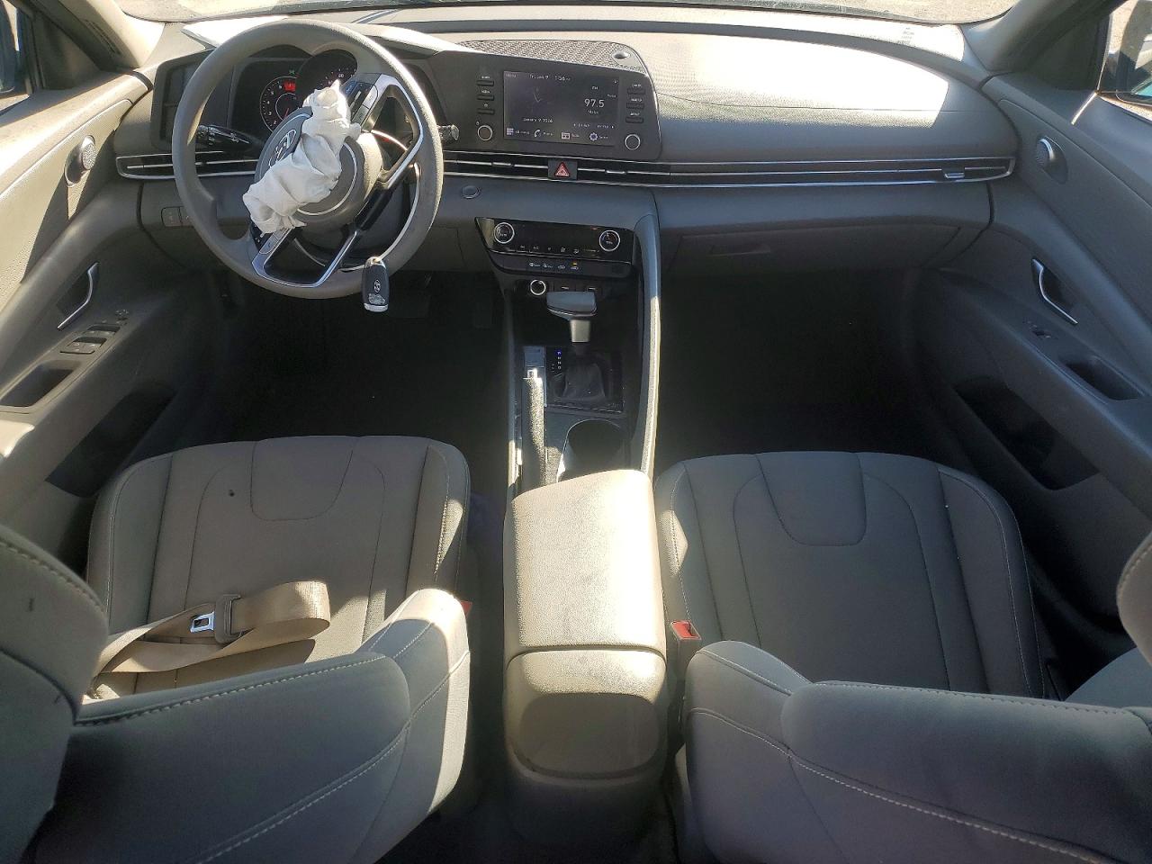 2022 HYUNDAI ELANTRA SEL photo 8