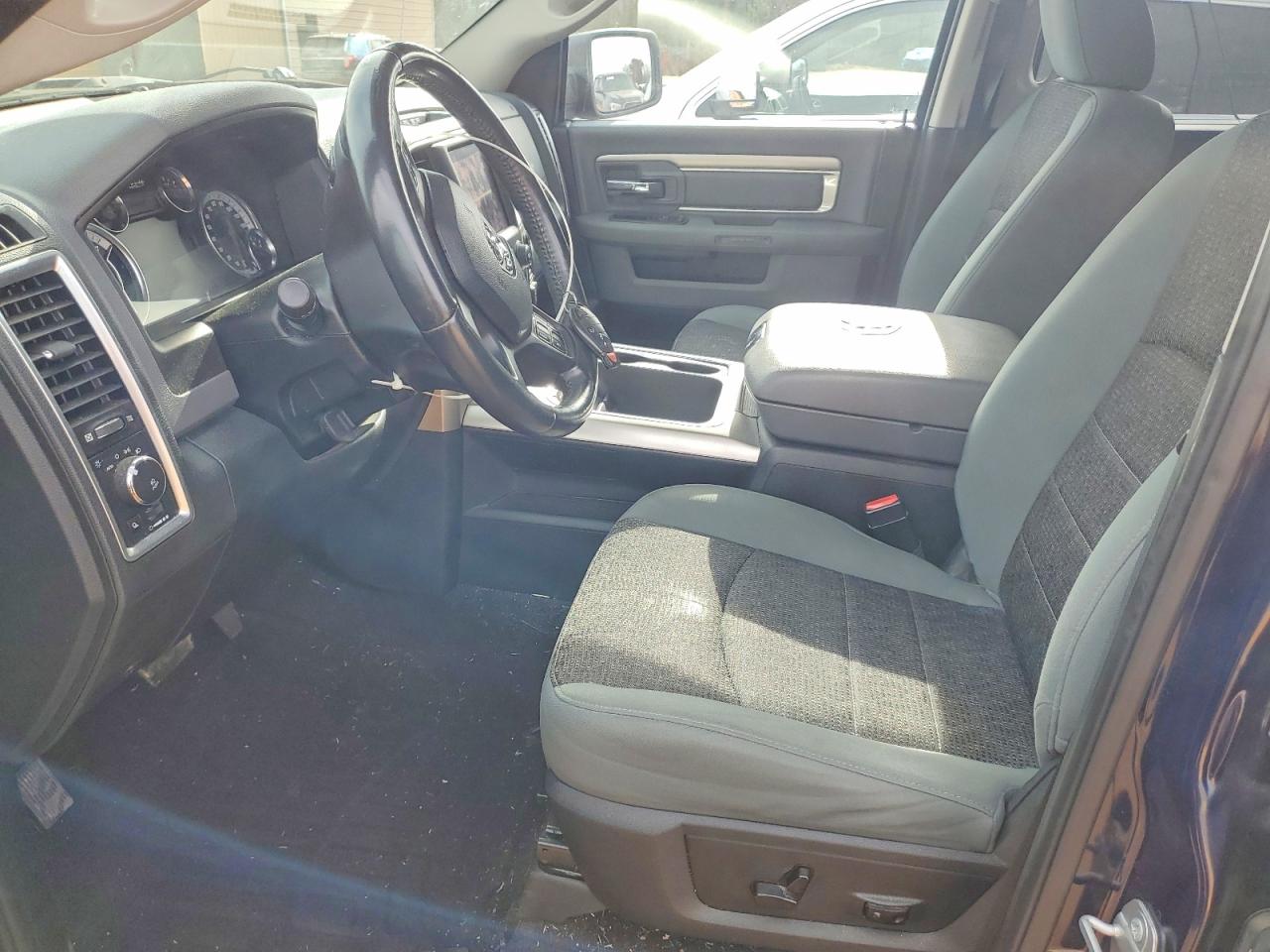 2018 RAM 1500 SLT photo 7
