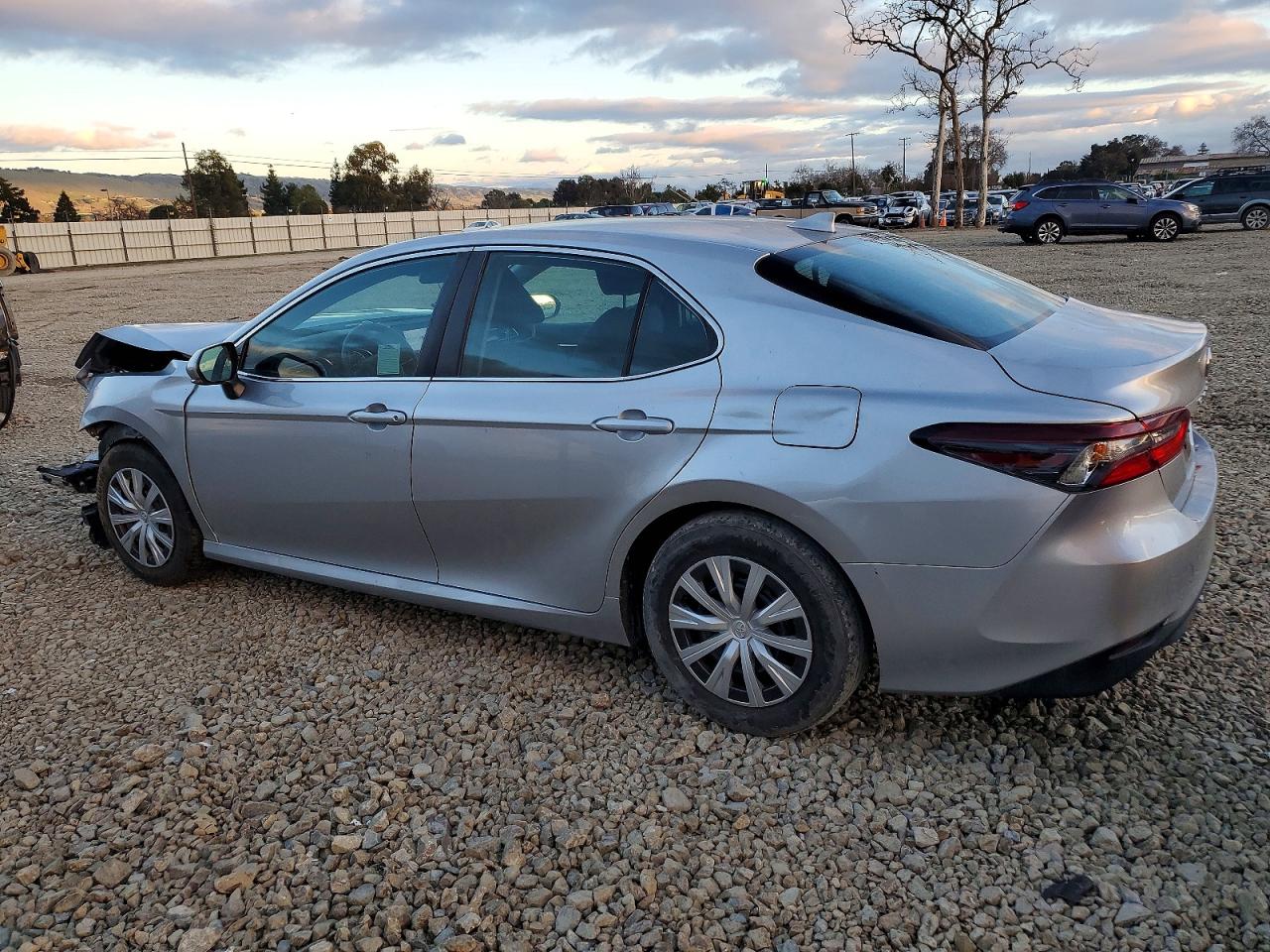 2022 TOYOTA CAMRY LE photo 2