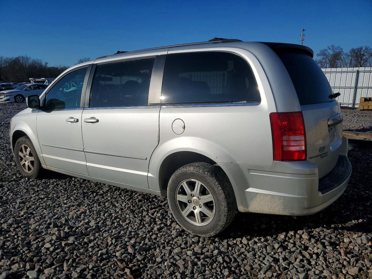 2008 CHRYSLER TOWN & COUNTRY TOURING photo 2