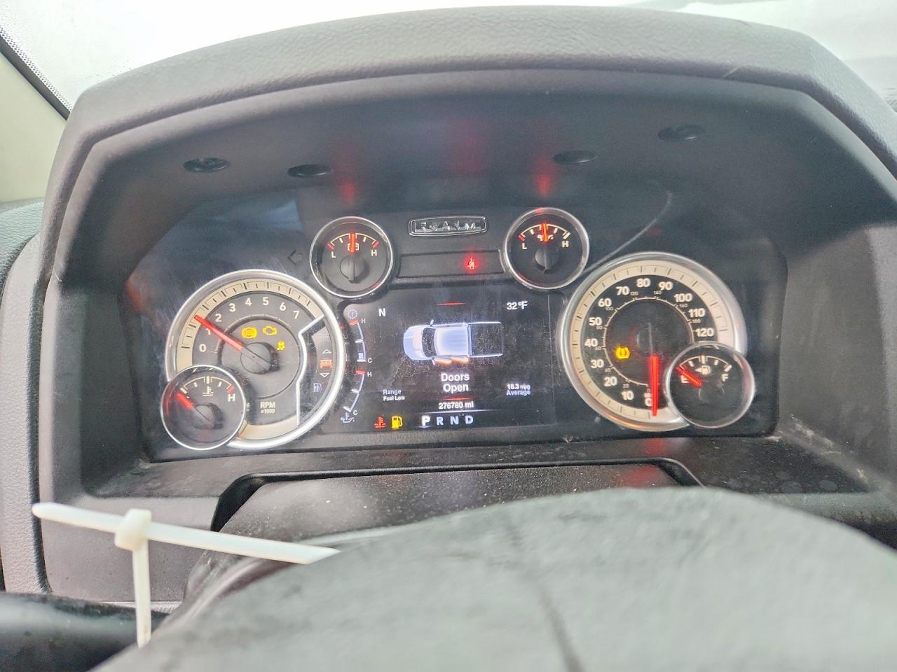 2016 RAM 1500 SLT photo 9