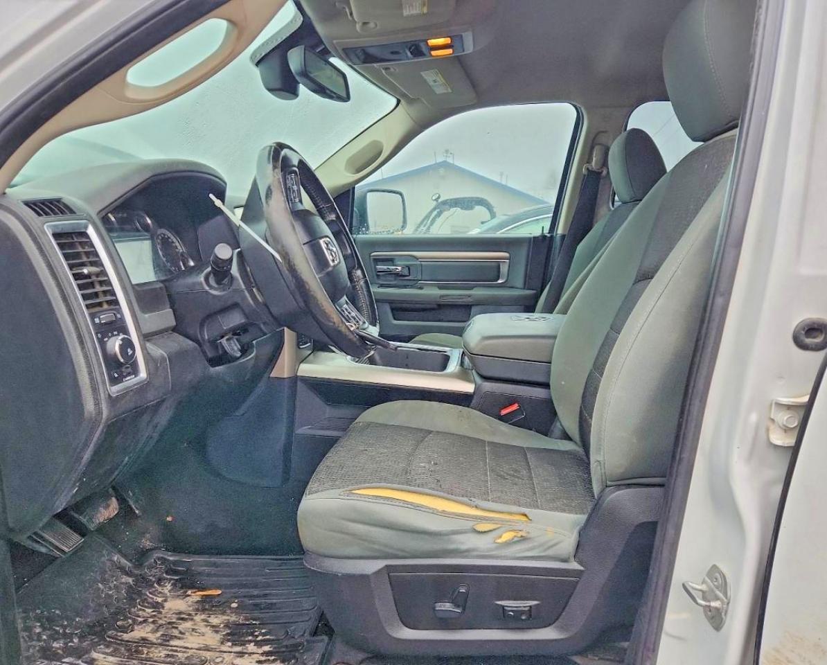 2016 RAM 1500 SLT photo 7