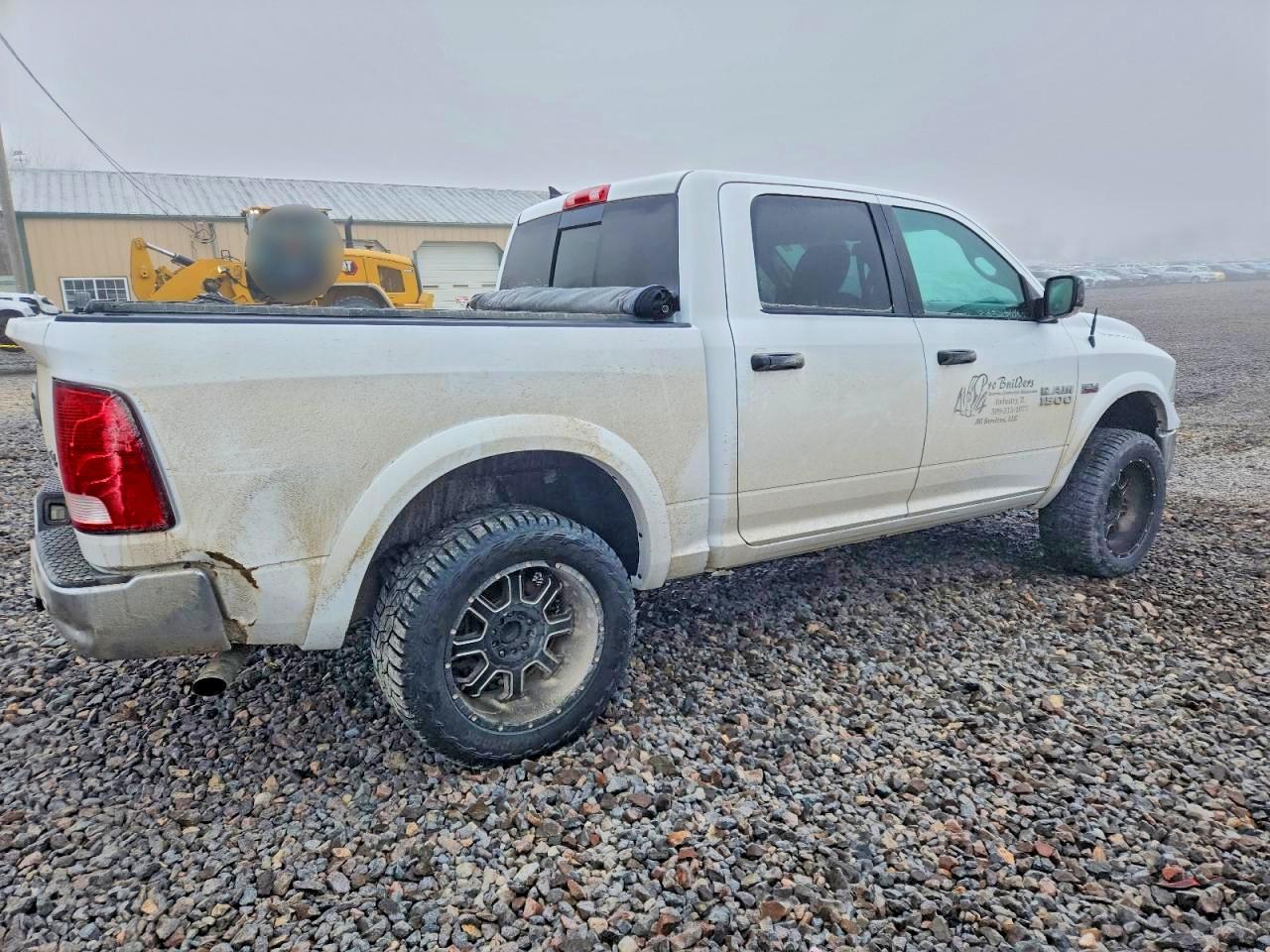 2016 RAM 1500 SLT photo 3