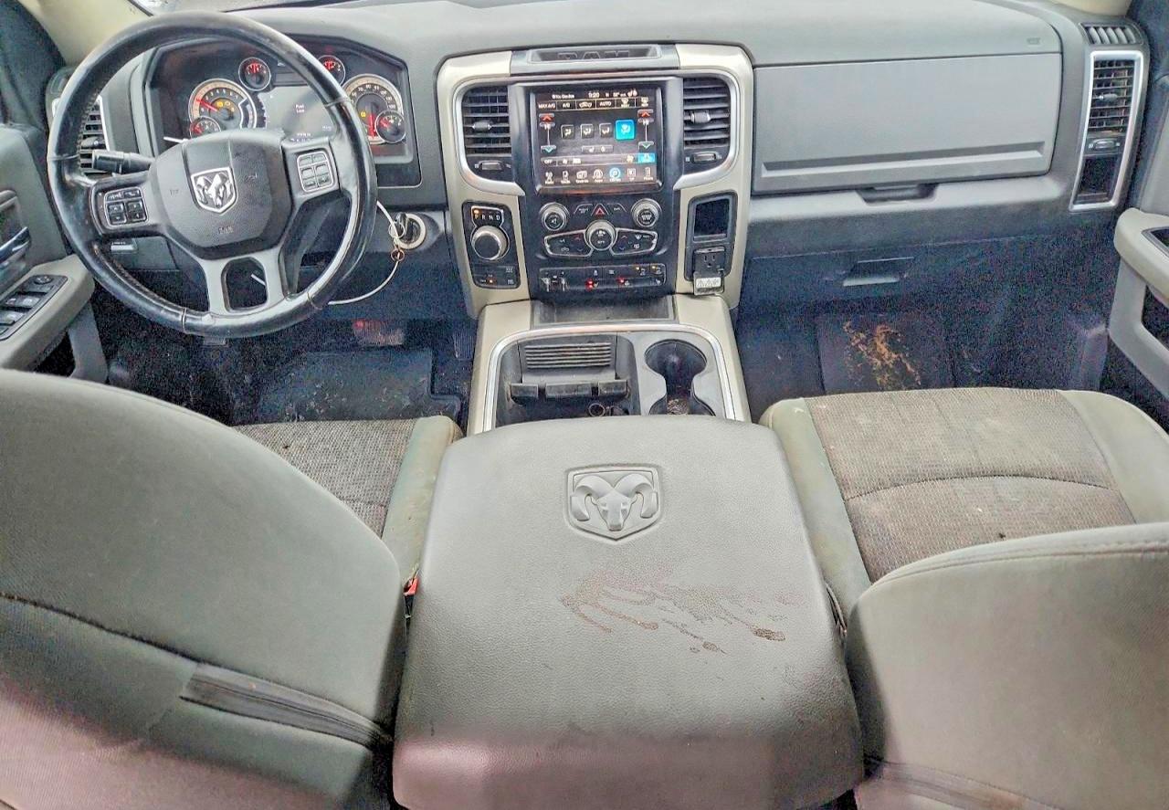 2016 RAM 1500 SLT photo 8