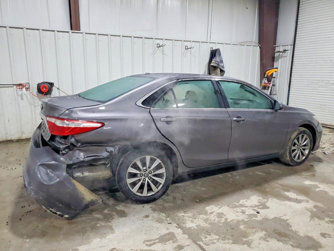 2017 TOYOTA CAMRY LE photo 5