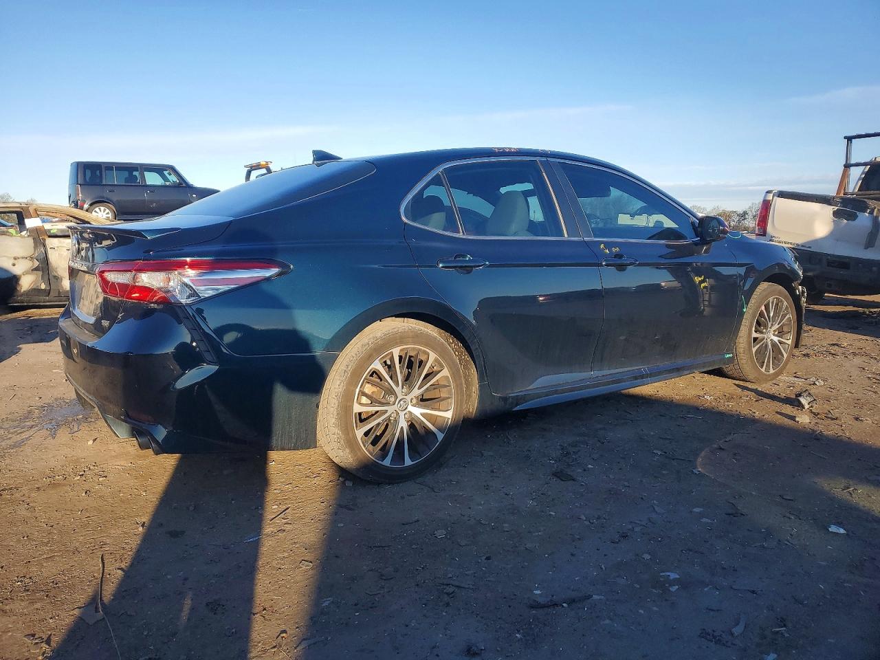 2019 TOYOTA CAMRY L photo 3