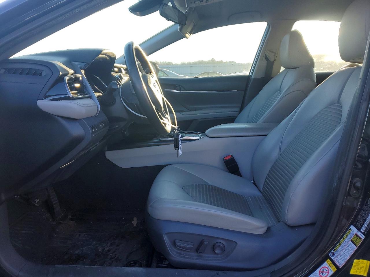 2019 TOYOTA CAMRY L photo 7