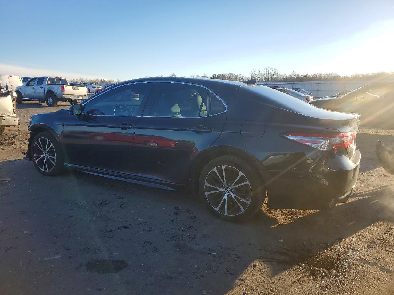 2019 TOYOTA CAMRY L photo 2