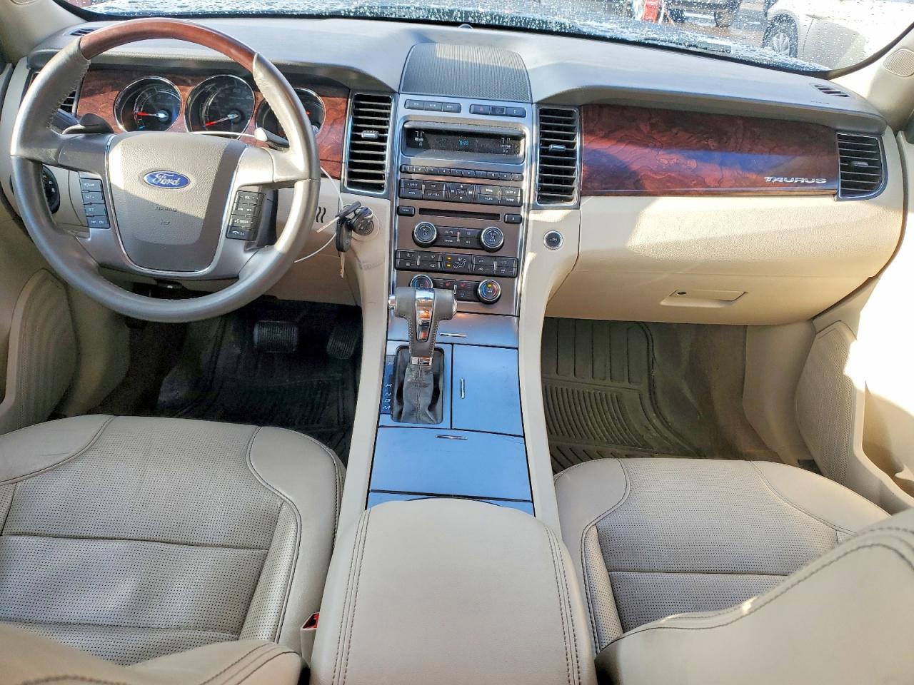 2010 FORD TAURUS LIMITED photo 8
