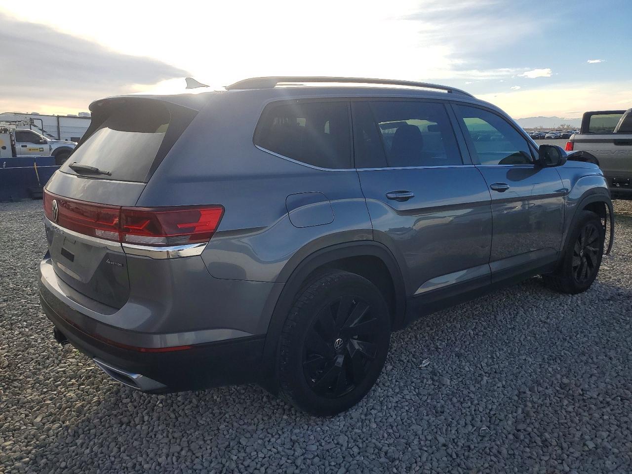 2024 VOLKSWAGEN ATLAS SE photo 3
