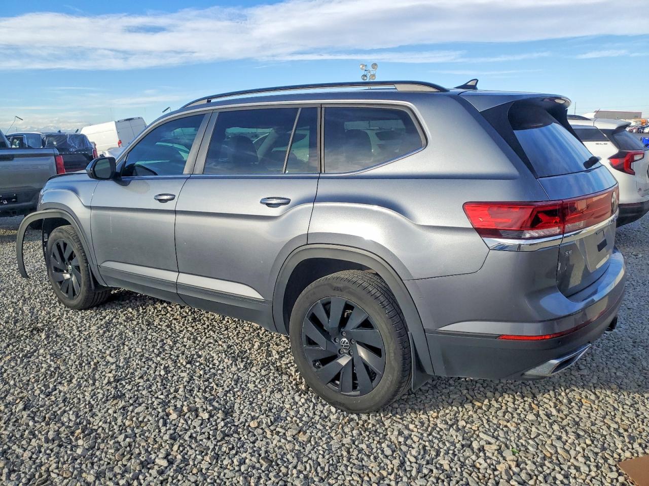 2024 VOLKSWAGEN ATLAS SE photo 2
