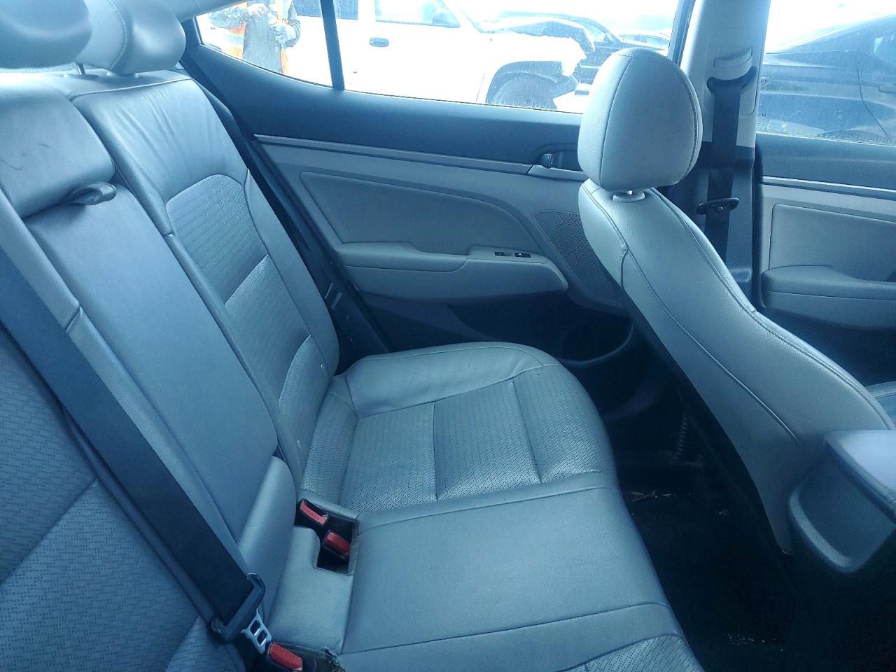 2017 HYUNDAI ELANTRA SE photo 10