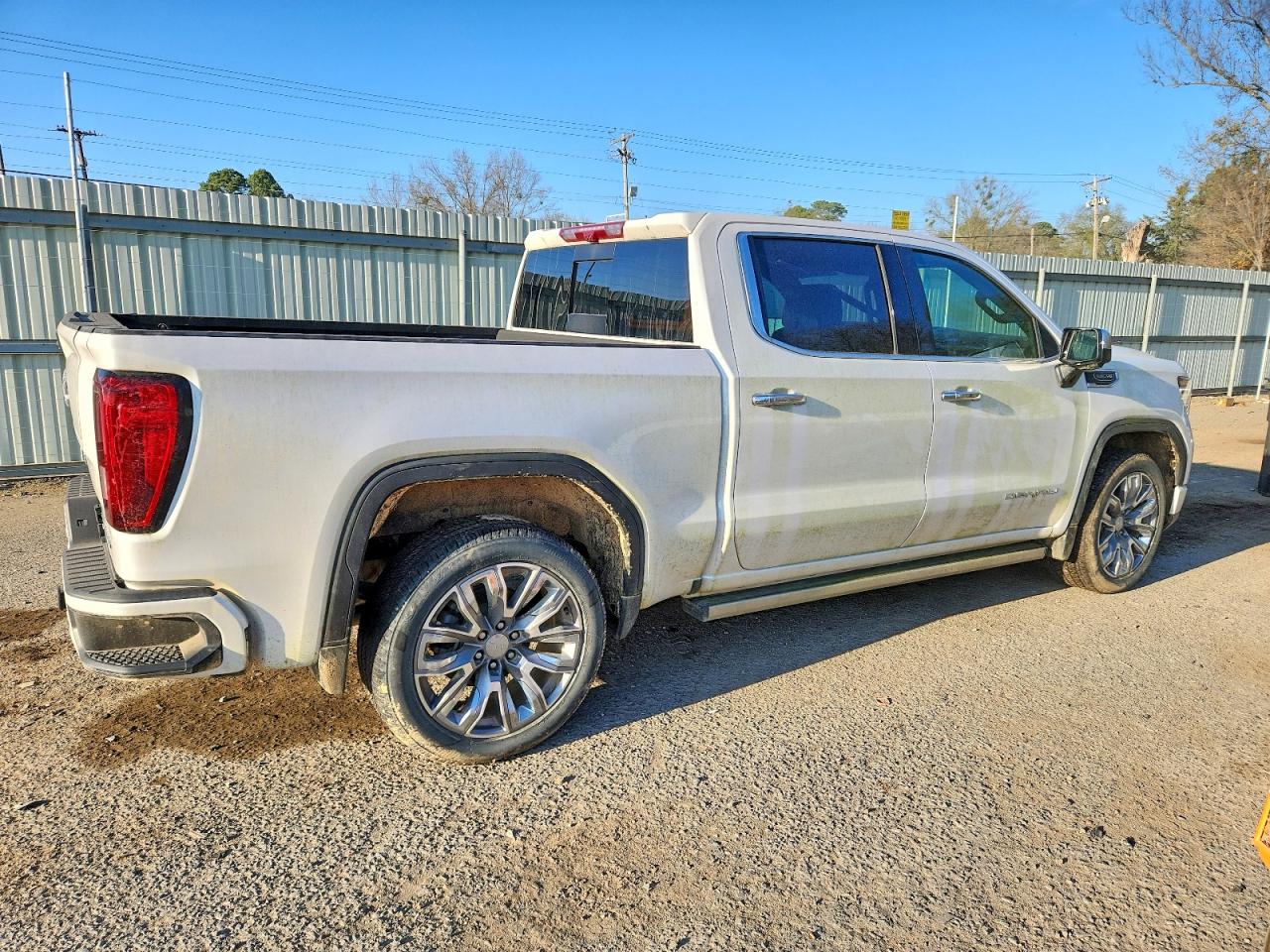 2025 GMC SIERRA photo 3