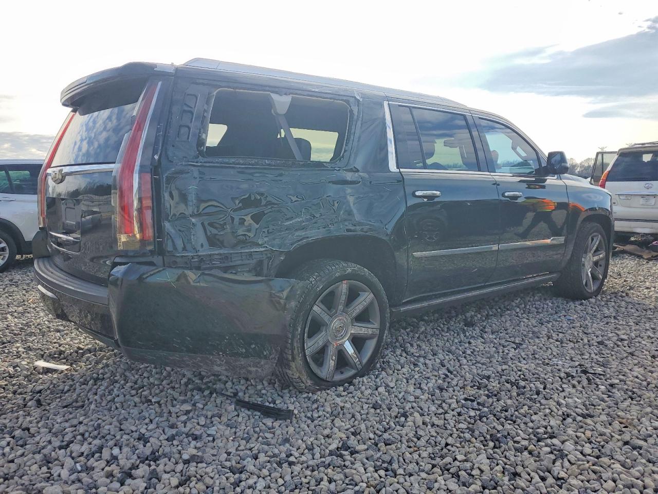 2016 CADILLAC ESCALADE ESV PREMIUM photo 3