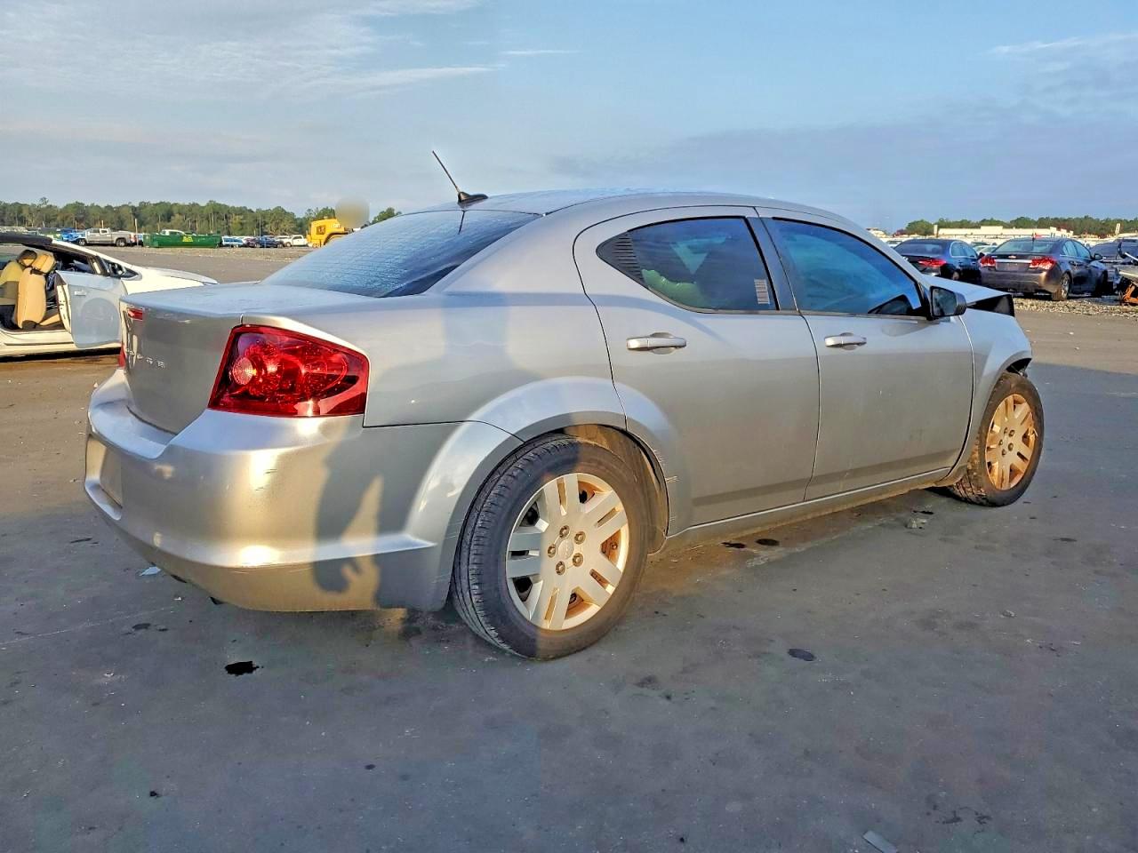 2014 DODGE AVENGER photo 3